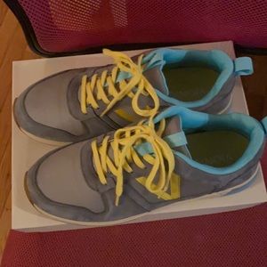 Women’s Vionic gray and yellow sneakers size 9
